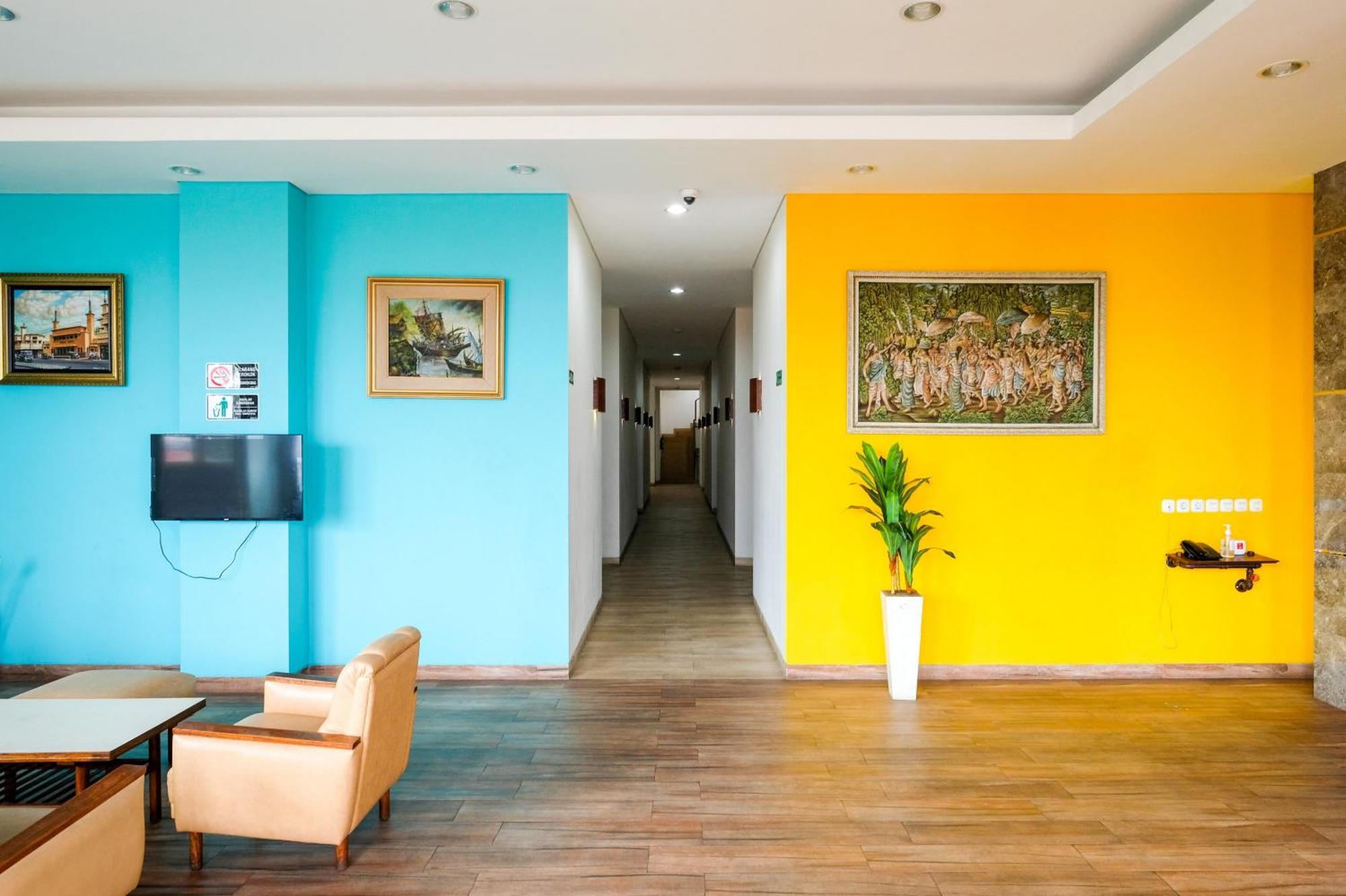 Sans Hotel Rajawali Surabaya By Reddoorz Krembangan Exterior foto