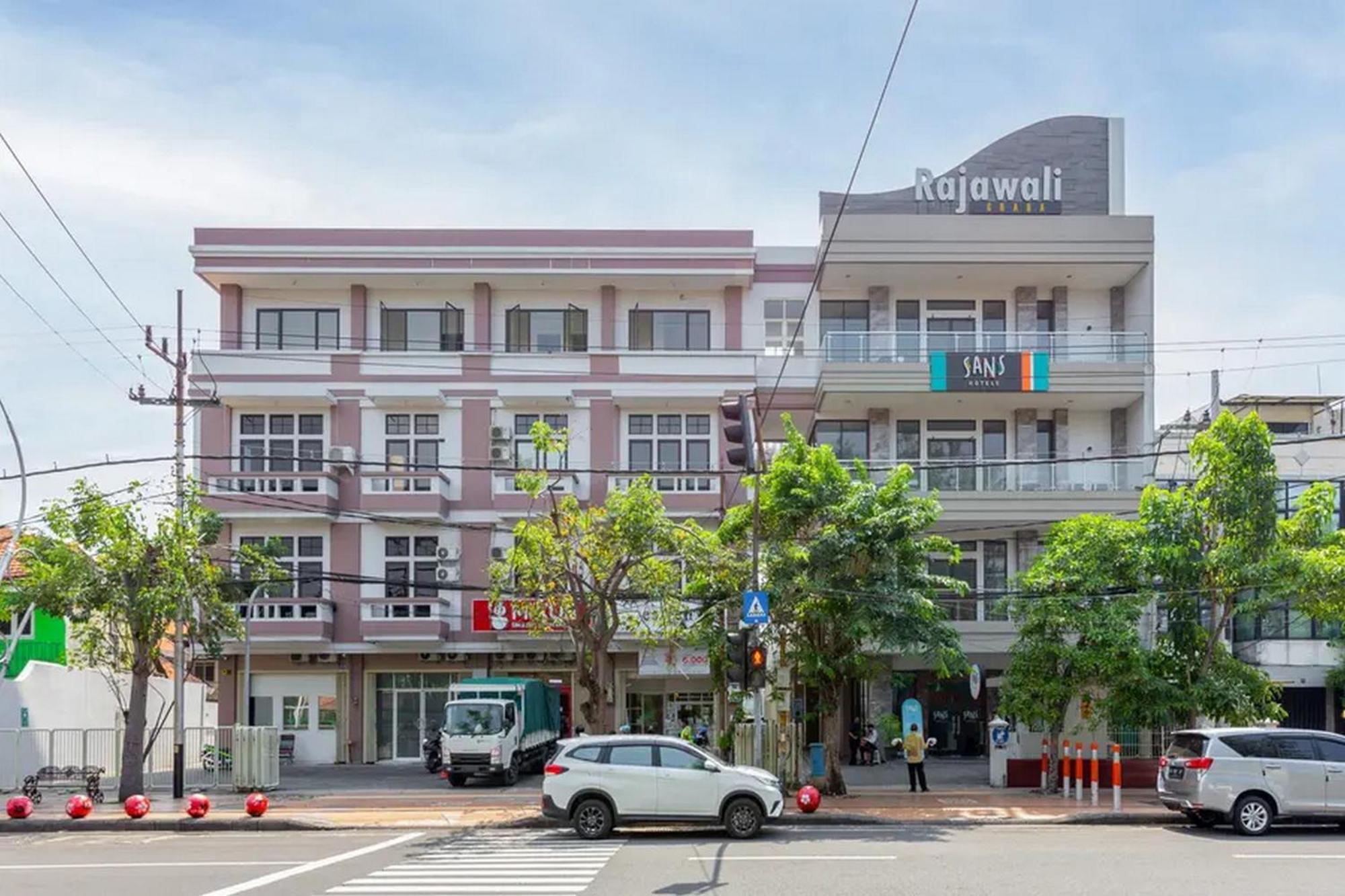 Sans Hotel Rajawali Surabaya By Reddoorz Krembangan Exterior foto