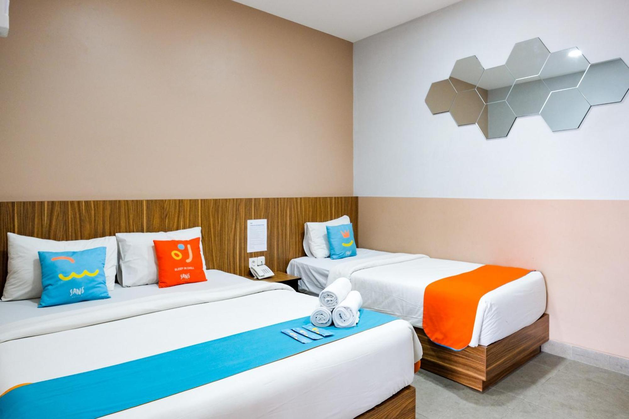 Sans Hotel Rajawali Surabaya By Reddoorz Krembangan Exterior foto