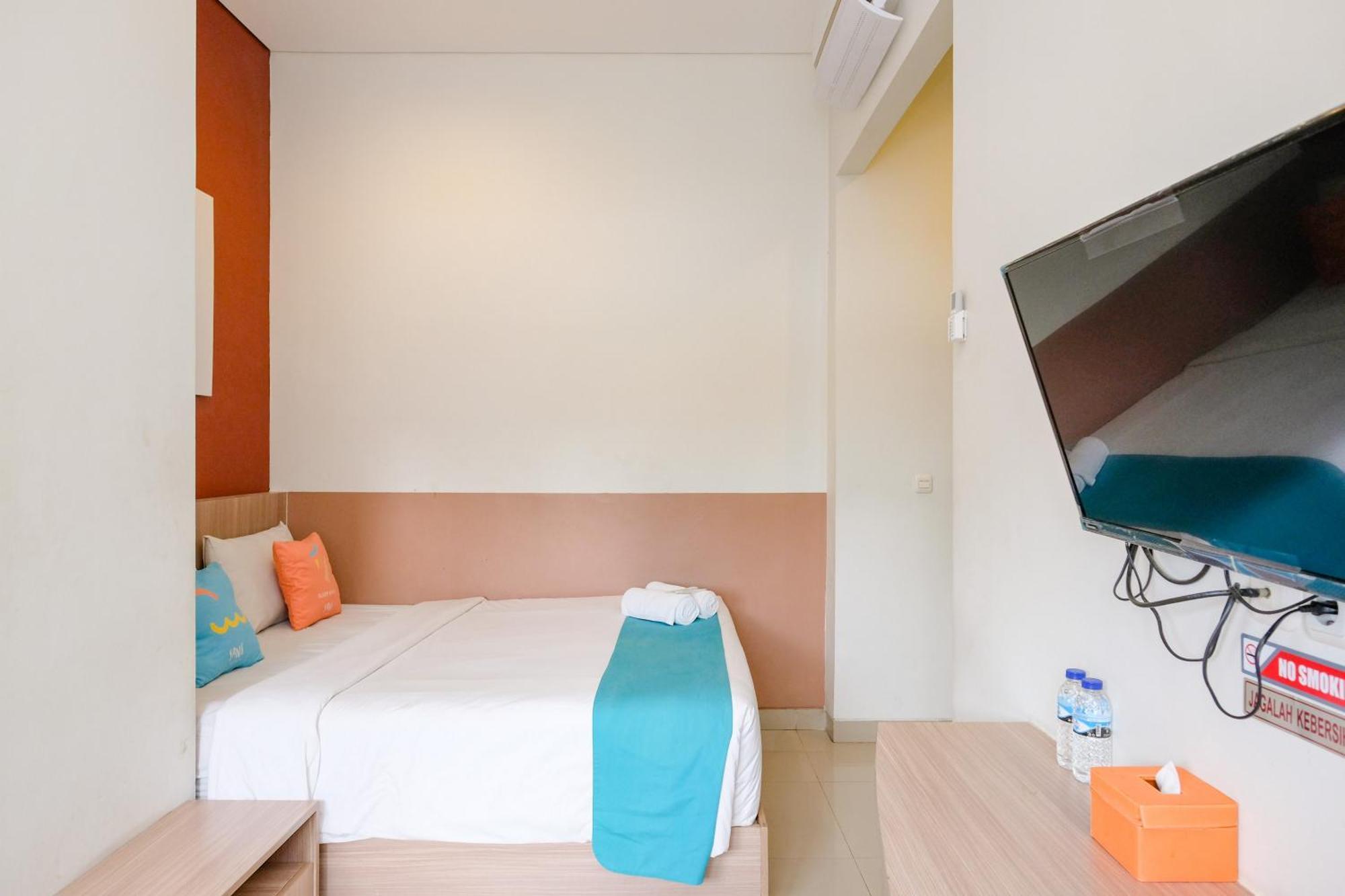 Sans Hotel Rajawali Surabaya By Reddoorz Krembangan Exterior foto